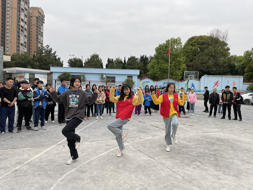 讓愛(ài)與溫暖照進(jìn)孩子的心里---衡陽(yáng)幼高專(zhuān)耒陽(yáng)學(xué)院走進(jìn)特殊學(xué)校