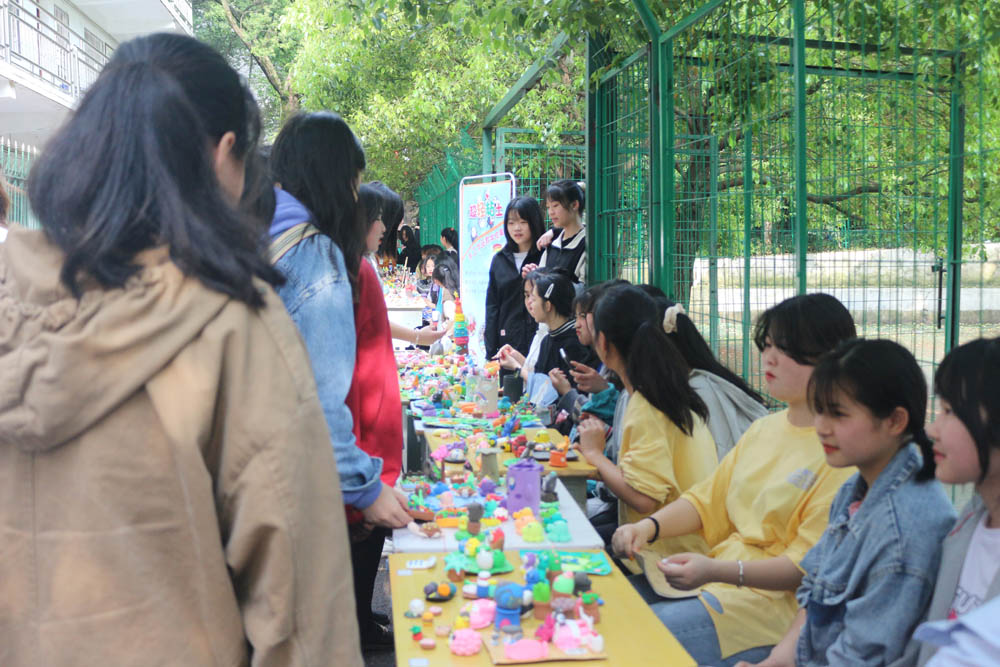 “黏土輕輕，手工相惜”——衡陽幼高專耒陽學(xué)院成功舉辦超輕黏土手工作品教學(xué)成果展