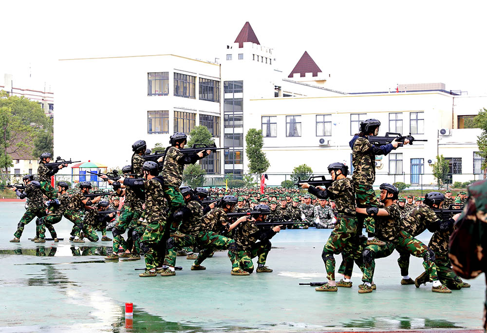 衡陽幼高專舉行2021級新生軍訓匯報表演暨總結表彰大會