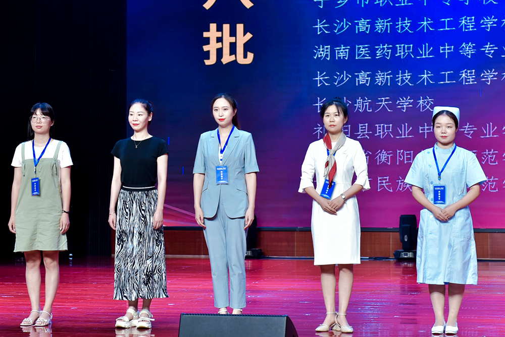 辛勤耕耘結碩果，奮力拼搏創(chuàng)輝煌 ——我校教師楊潔、曹蓓、方潔團隊參加全國職業(yè)院校技能大賽教學能力比賽側記