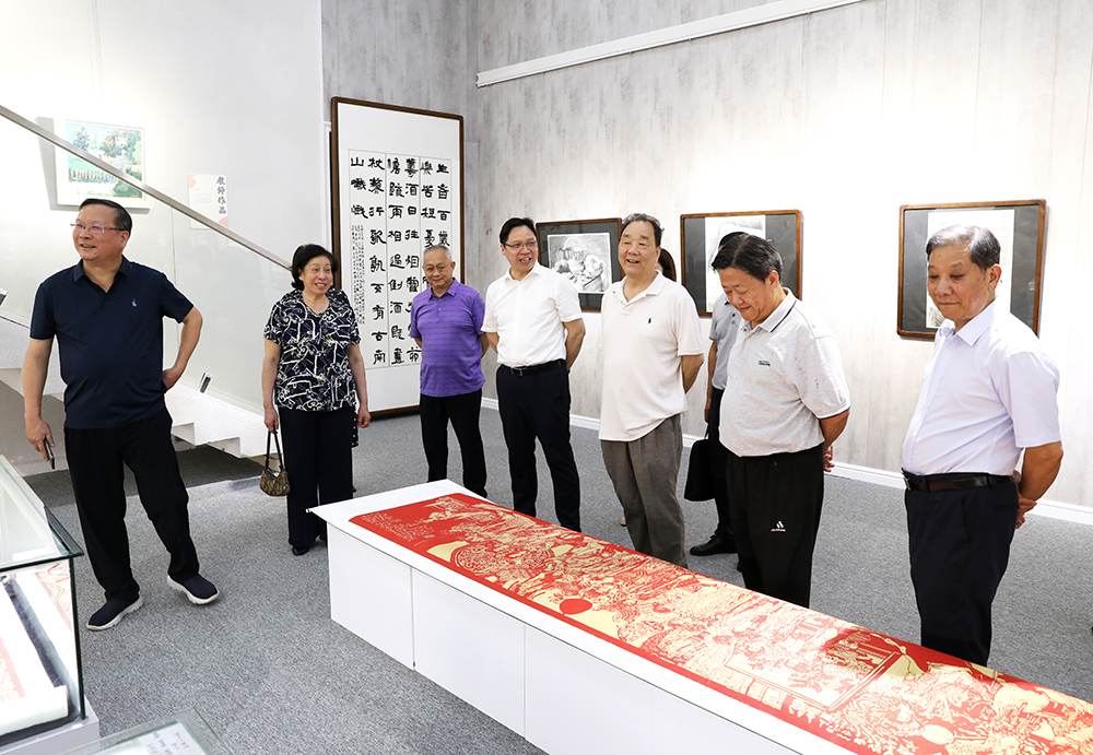 市委黨史聯(lián)絡(luò)組來(lái)我校考察調(diào)研