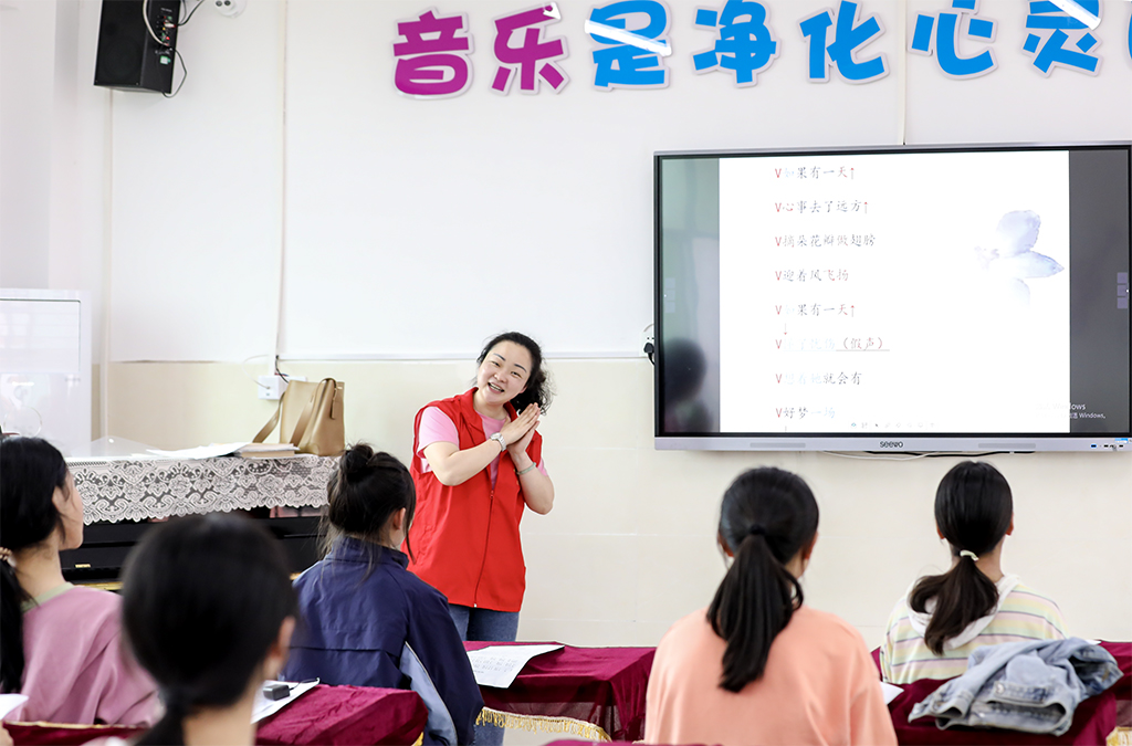 衡陽幼兒師專學前教育系赴衡南縣茶市聯(lián)合學校開展留守兒童結(jié)對幫扶工作